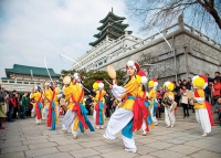 Tết Trung thu Hàn Quốc: Trải nghiệm múa Ganggangsullae và ăn bánh Songpyeon